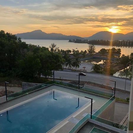 Marina Heights Seaview Resort 2 루무트 외부 사진