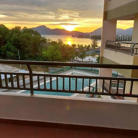 Marina Heights Seaview Resort 2 루무트 외부 사진